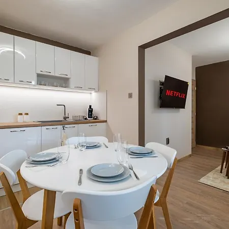 Second Next To Sea Garden * Warna