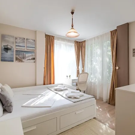 Апартамент Second Next To Sea Garden
