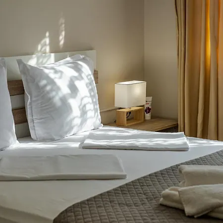 Second Next To Sea Garden Apartment *